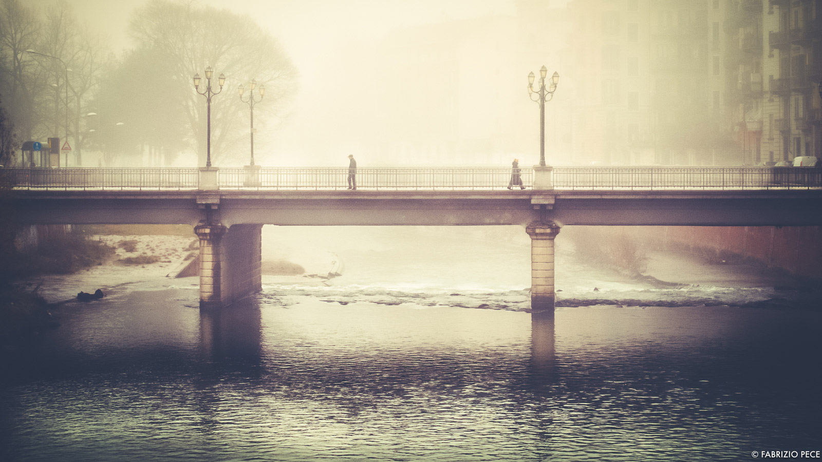 les étrangers du pont vieux